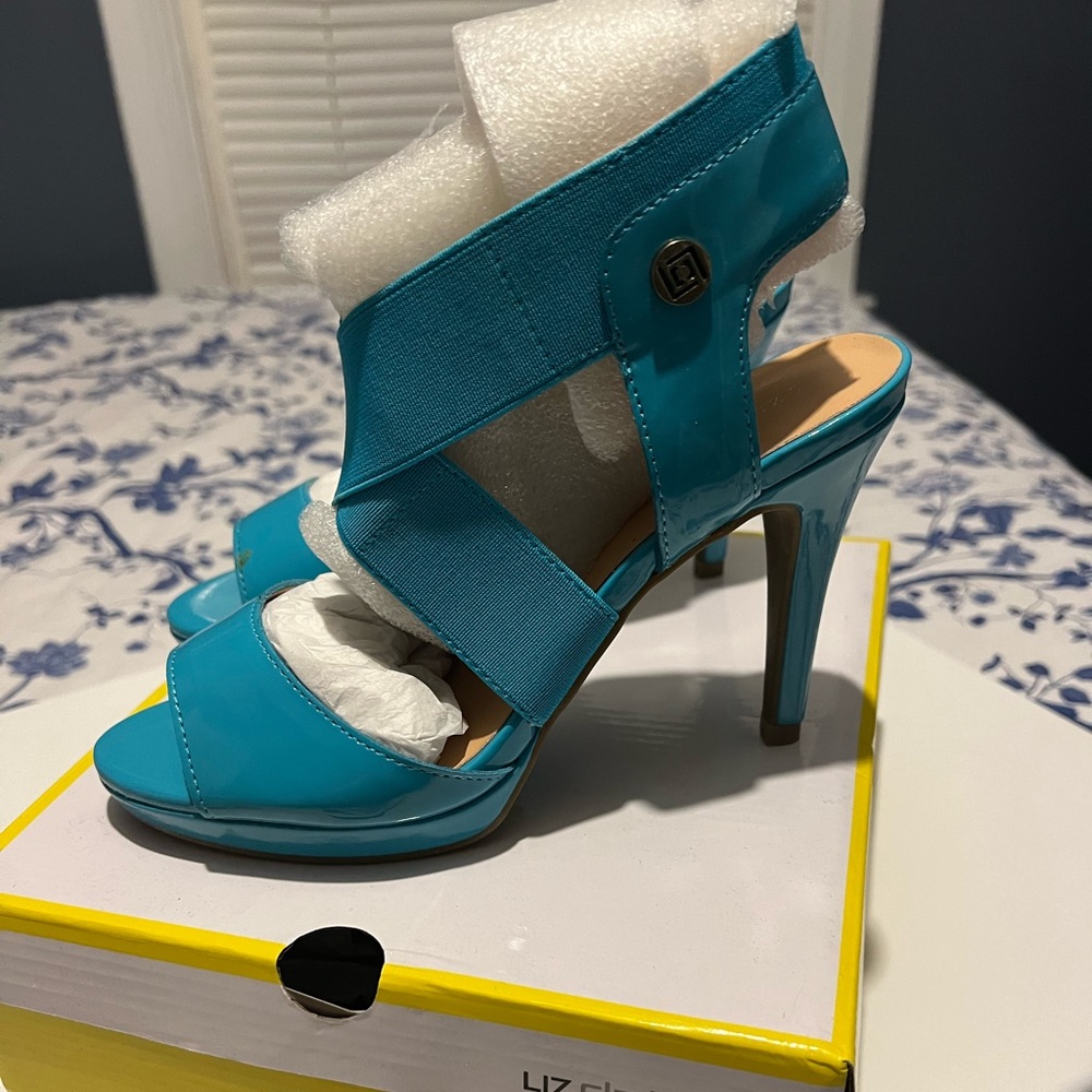 New Liz claiborne shoes turquoise size 6M